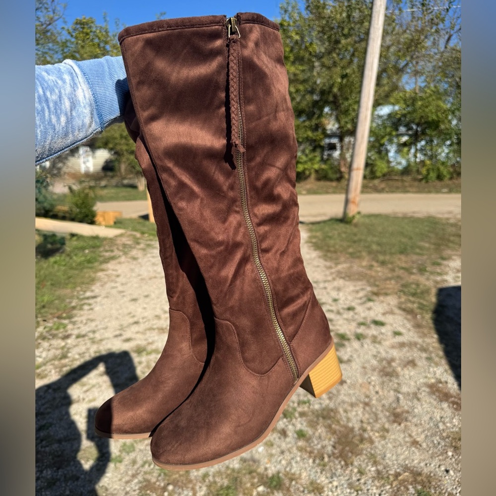 Journee Collection SANORA Knee High Boot in Brown Suede Sz 7.5 *BRAND NEW*